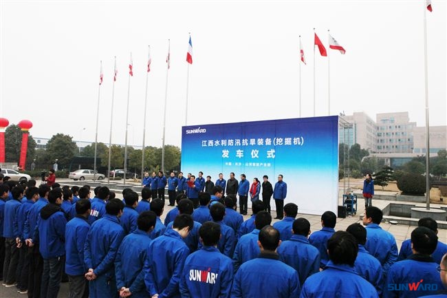 新年开门红，beat365官网总价值近4000万挖掘机批量发往江西