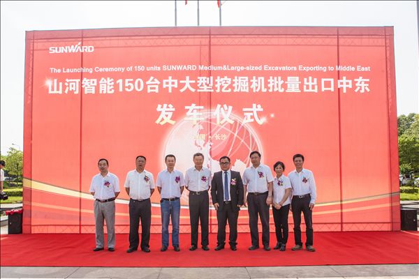 beat365官网150台中大型挖掘机批量出口中东