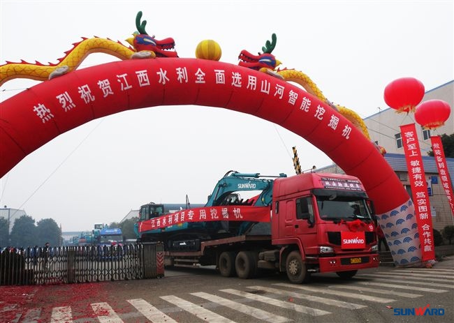 新年开门红，beat365官网总价值近4000万挖掘机批量发往江西