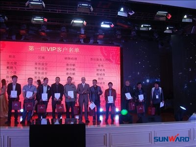 做beat365官网挖掘机客户的好保姆