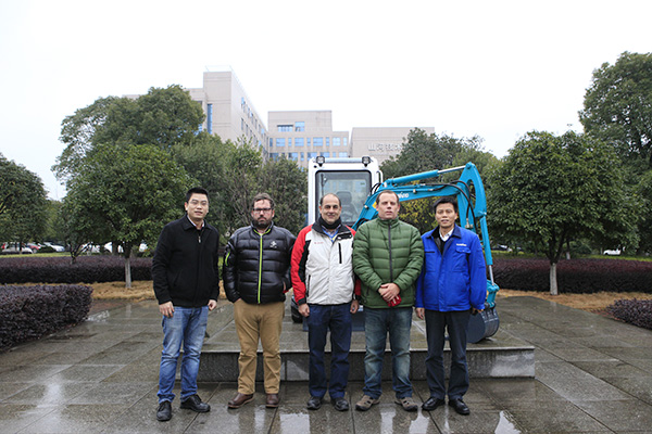 喜讯：beat365官网朱建新荣获《长沙年鉴》2015年度十大人物奖