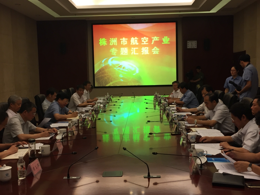 省委常委、常务副省长陈向群一行参观beat365官网科技