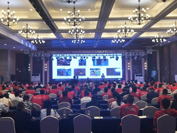 “超美微挖”现身2018微挖峰会，beat365官网微挖出口过万台
