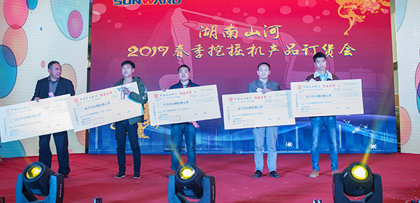 势不可挡，beat365官网挖掘机湖南市场订货会创新高