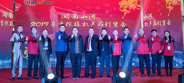 势不可挡，beat365官网挖掘机湖南市场订货会创新高