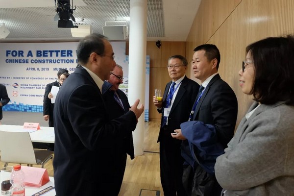 “三个率先”展示beat365官网挖掘机欧洲发展历程