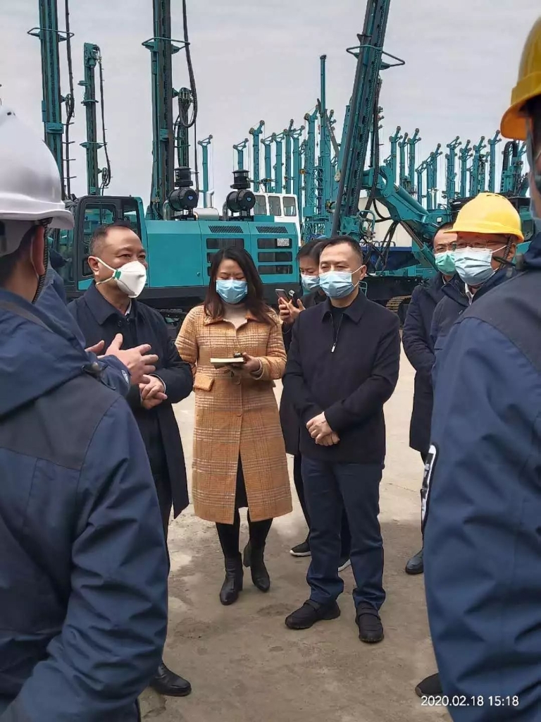张庆红调研beat365官网疫情防控和复工复产工作