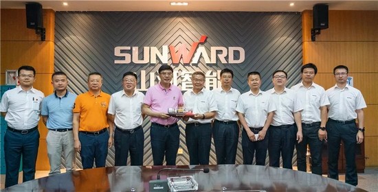 广州市国资委党委书记、主任陈浩钿莅临beat365官网考察指导