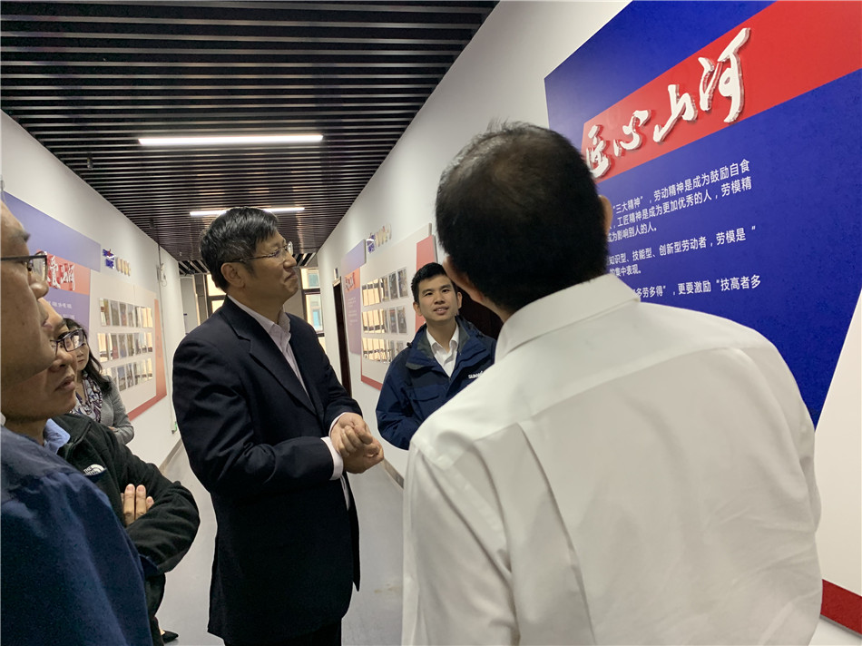 长沙市总工会党组书记周宏兆一行莅临beat365官网考察调研