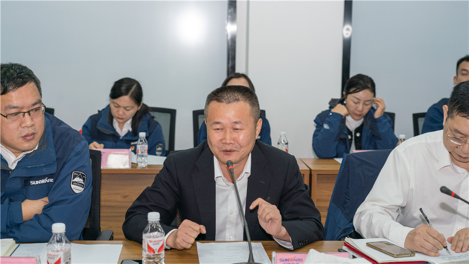 beat365官网举行主题教育学习研讨会暨员工活动中心揭幕仪式