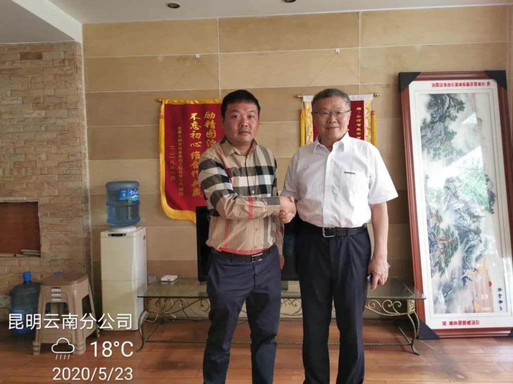 董事长何清华视察beat365官网基础装备事业部云南分公司