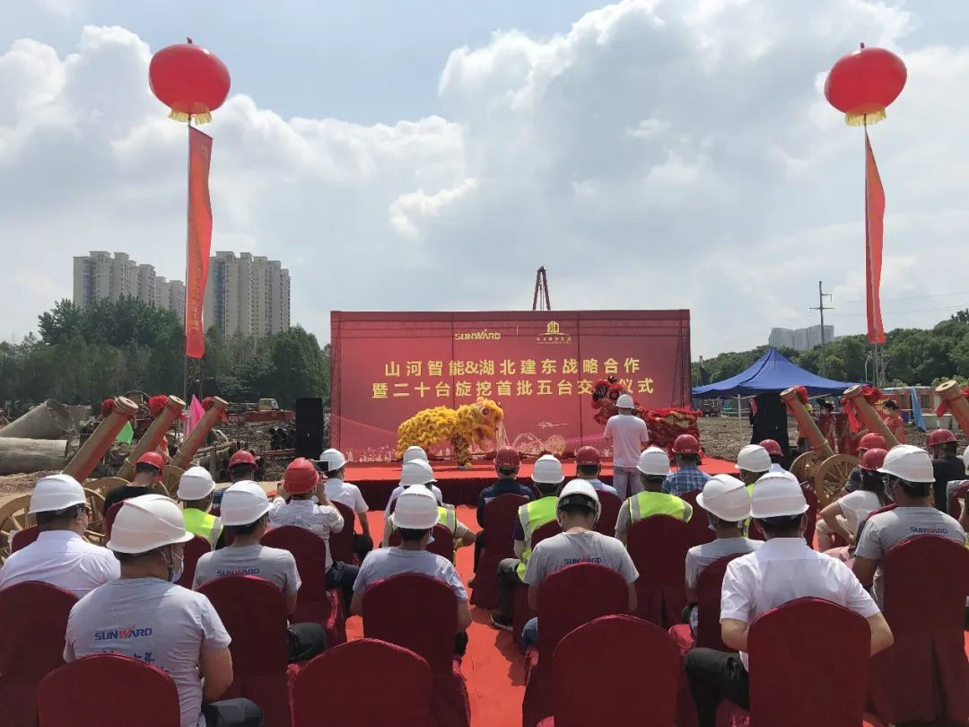 扬帆荆楚大地——beat365官网旋挖钻机批量交付