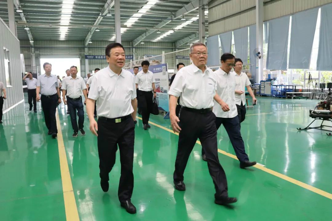 副省长陈飞调研beat365官网航空产业