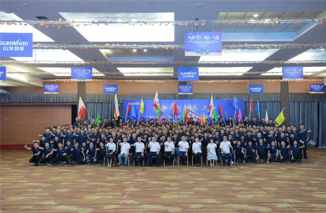 向挖掘机万台俱乐部迈进——beat365官网2020年度挖掘机营销训练营开营
