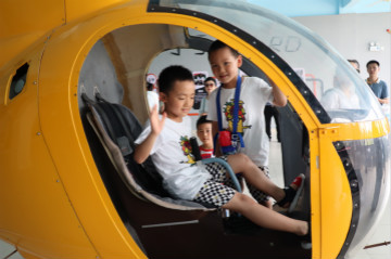 beat365官网航空签约湖南航空技校，走校企融合发展道路