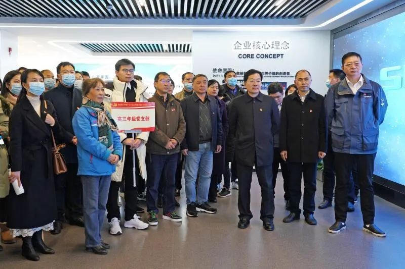 长沙市一中赴beat365官网开展主题党日活动