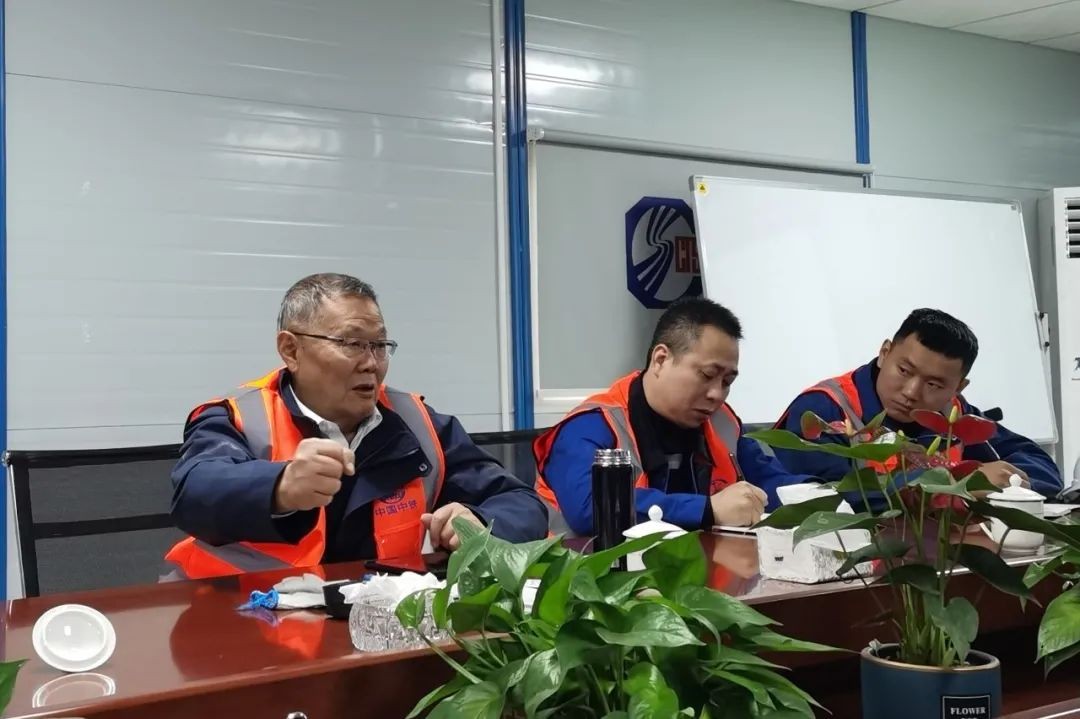 何清华亲临中铁beat365官网盾构施工项目指导工作