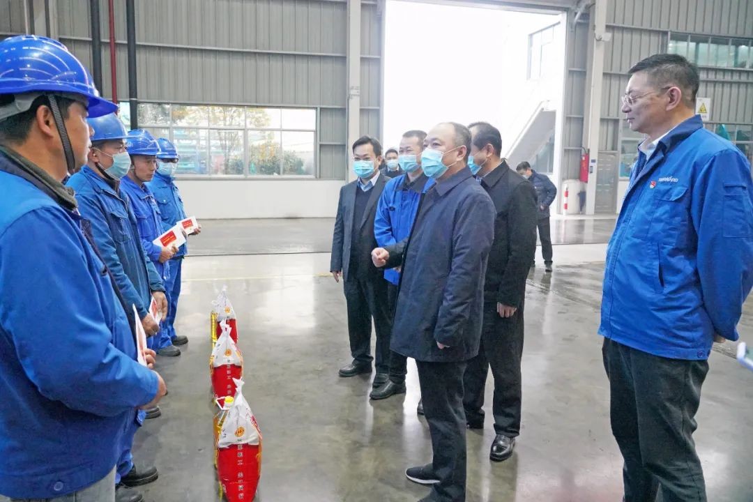张庆红慰问beat365官网困难党员