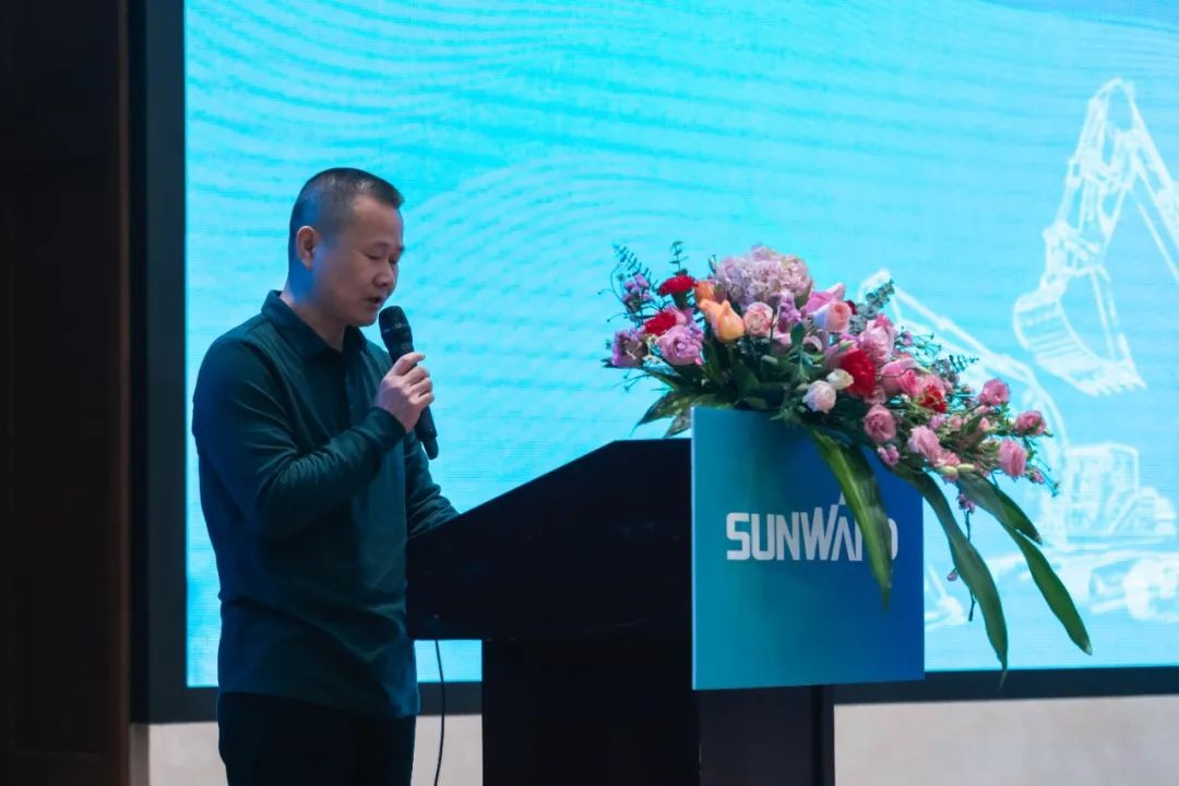 同心克难再腾飞，携手齐心冲万台——2021beat365官网挖掘机经销商年会圆满召开