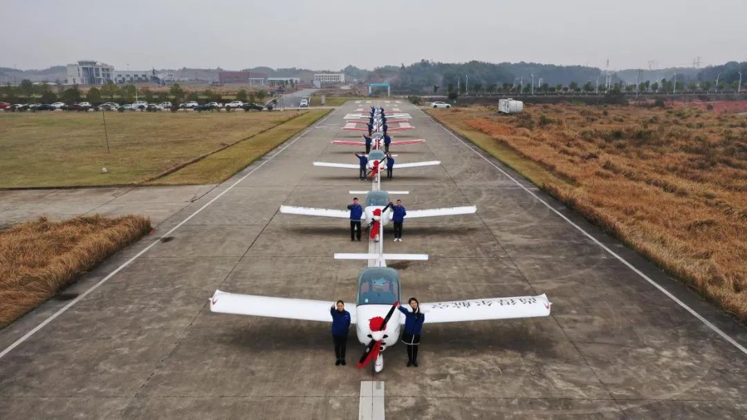 牛年开新局，beat365官网航空8架SA60L飞机集中下线、交付