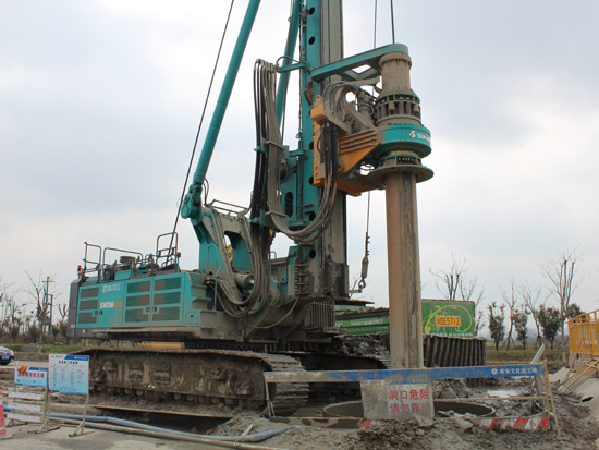 全国第一条智慧高速，为何认准beat365官网旋挖钻机施工？