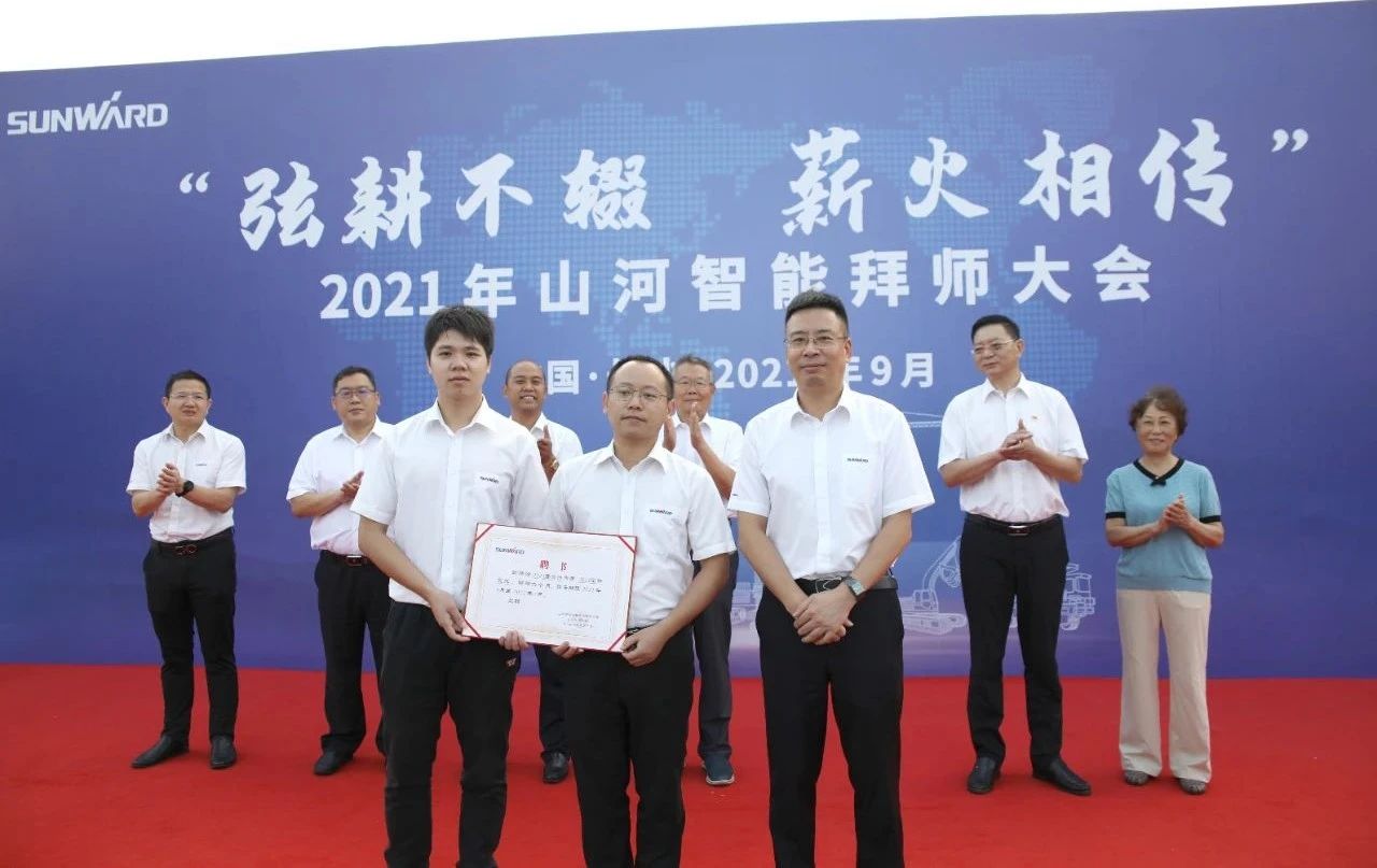 百人齐聚拜师恩 | beat365官网“传帮带”人才培养模式为公司发展积蓄力量