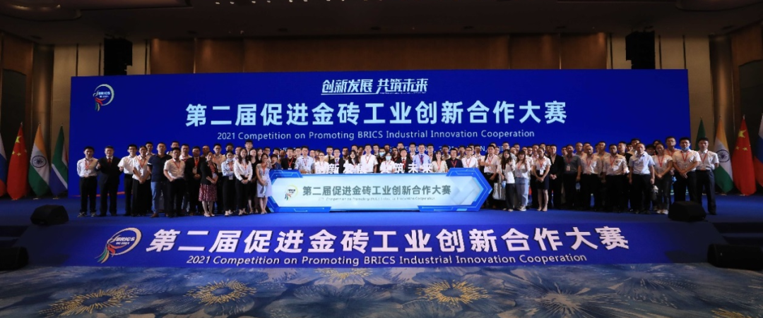 点赞！beat365官网液压混合动力挖掘机项目荣获这个优秀项目奖→
