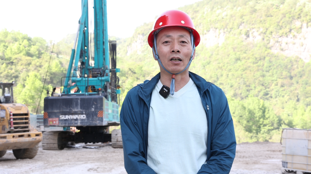 展现施工“奇效”!beat365官网旋挖钻机强势助力炉慈高速公路建设