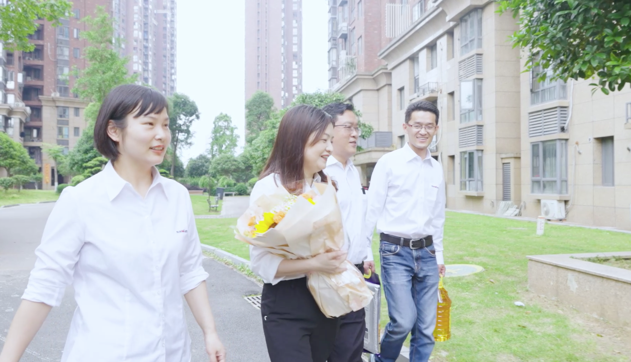 在母亲节,向你们身后的妈妈送去“beat365官网家园”的温暖