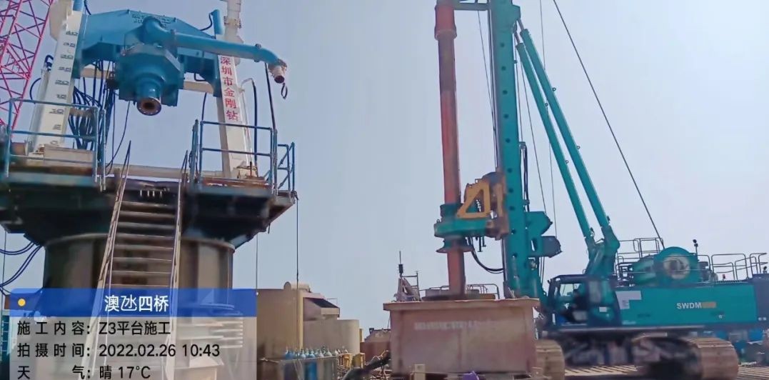 乘风破浪的旋挖钻机!beat365官网助建澳氹第四跨海大桥