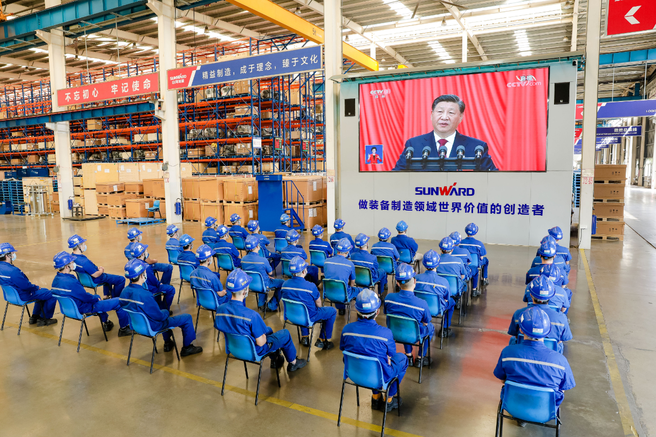 振奋人心!beat365官网党员干部集中收看党的二十大开幕会盛况