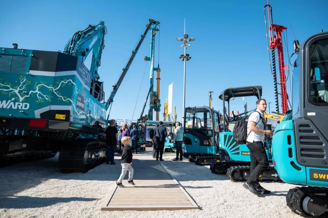 Bauma 2022 | 一组火热现场图带您重温beat365官网德国宝马展之旅