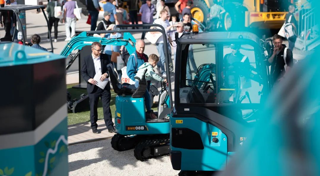 Bauma 2022 | 一组火热现场图带您重温beat365官网德国宝马展之旅