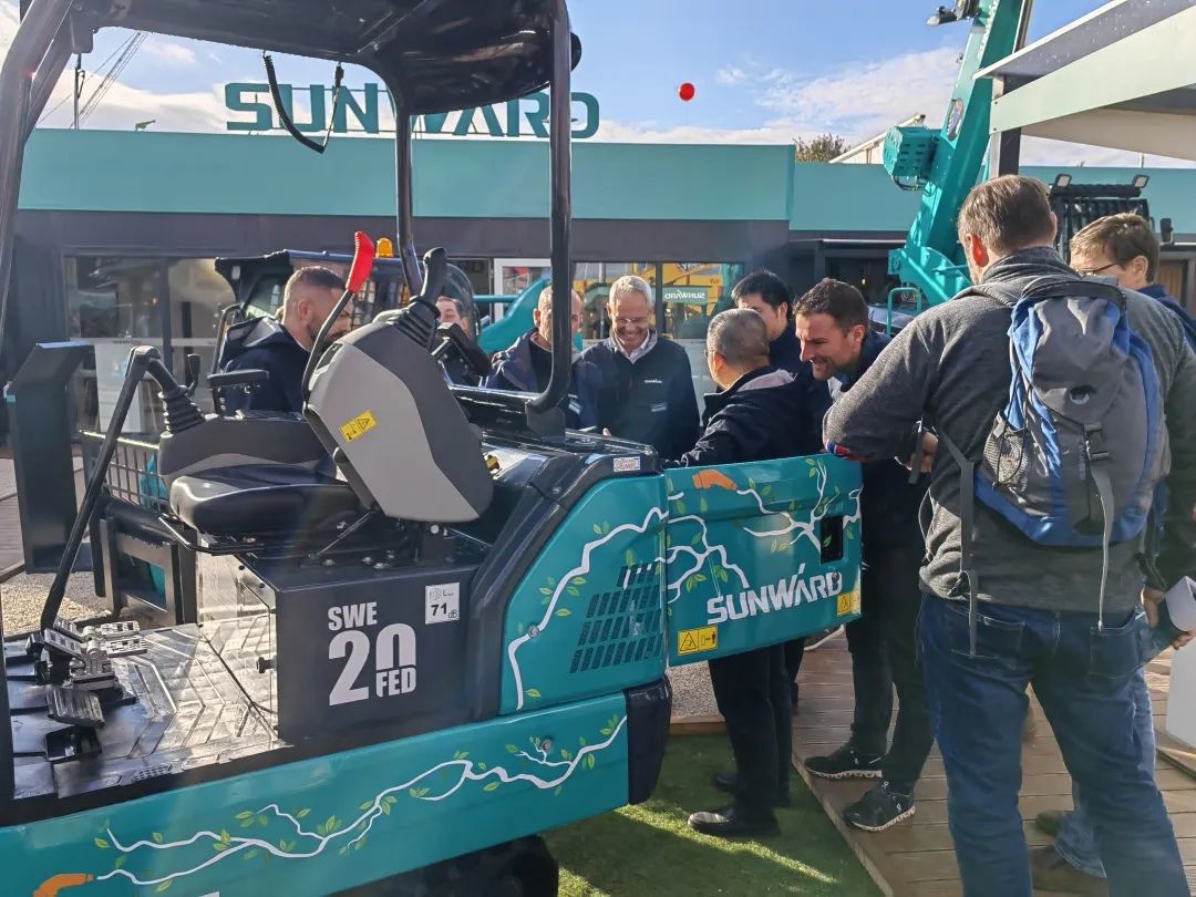 Bauma 2022 | 一组火热现场图带您重温beat365官网德国宝马展之旅