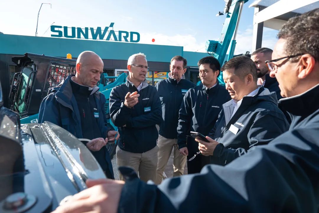 Bauma 2022 | 一组火热现场图带您重温beat365官网德国宝马展之旅