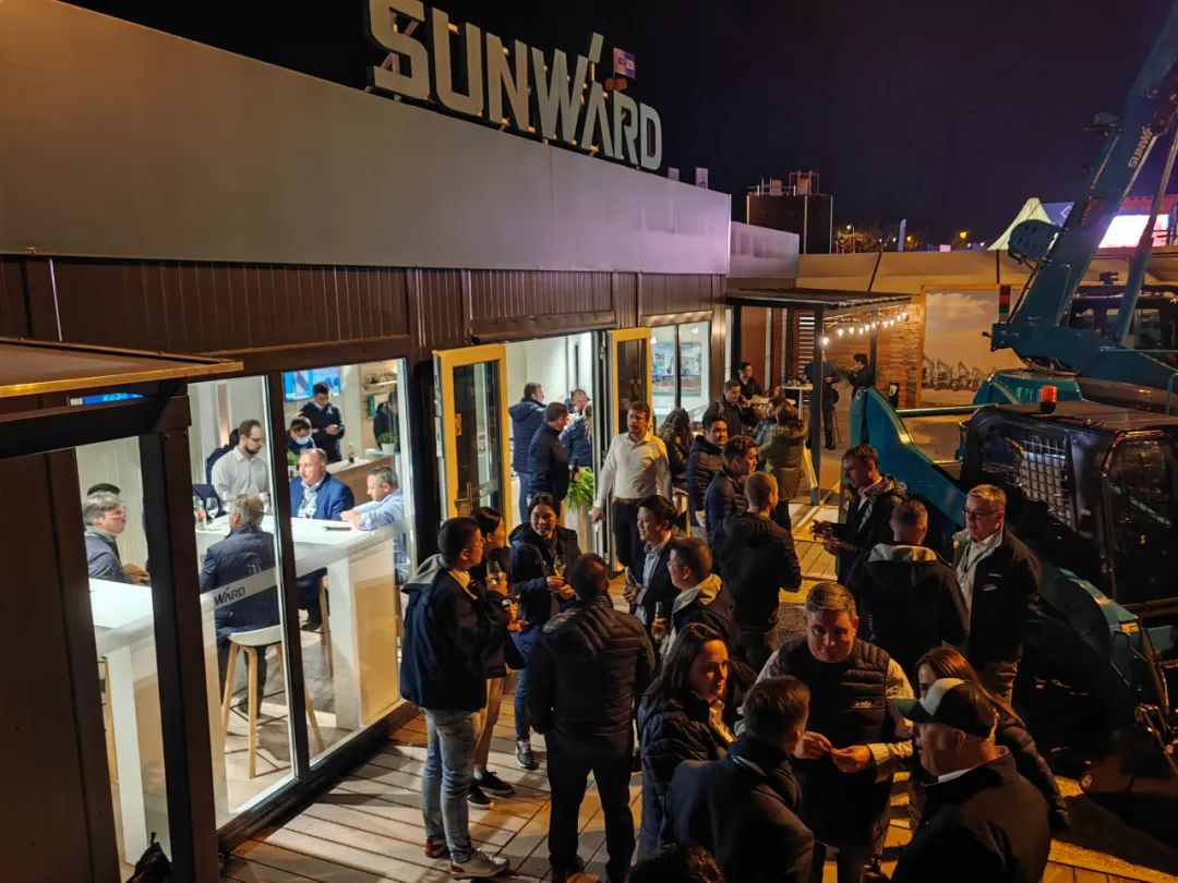 Bauma 2022 | 一组火热现场图带您重温beat365官网德国宝马展之旅