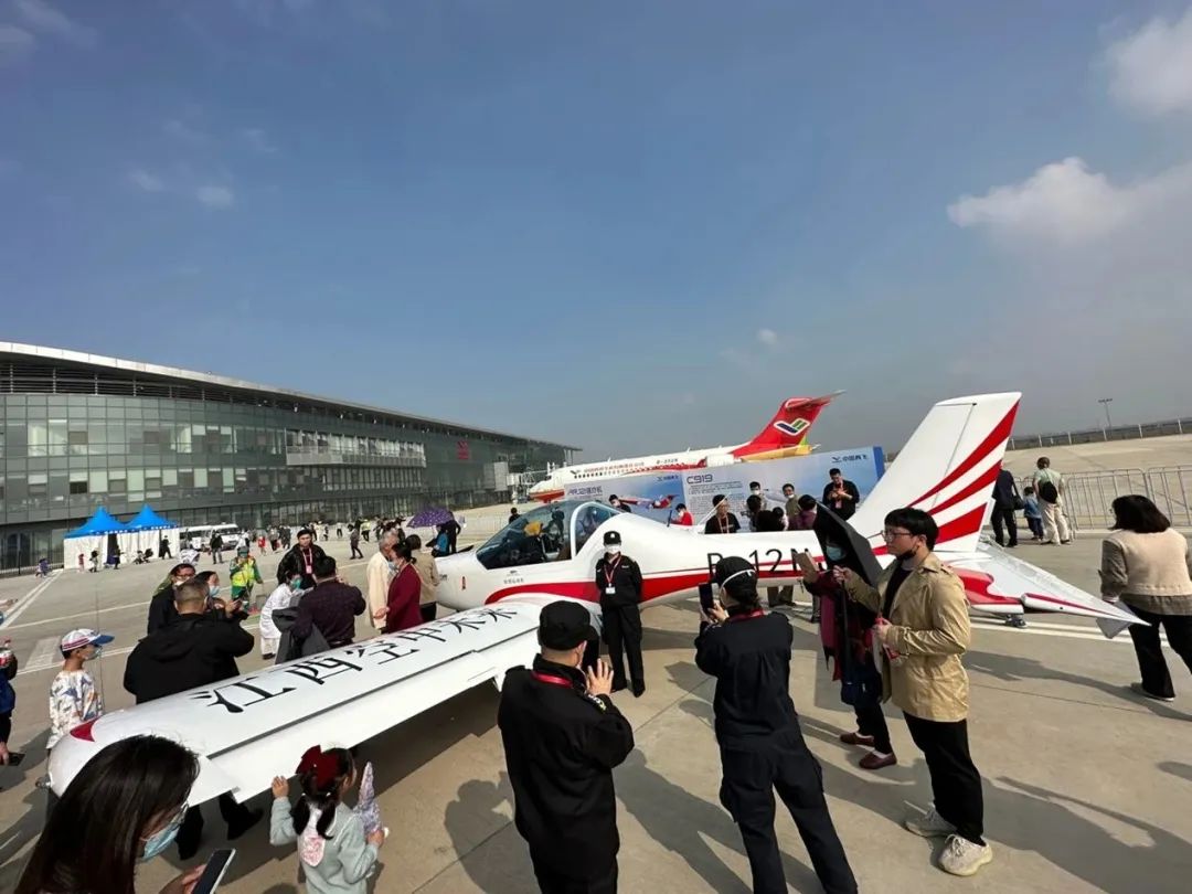 逆势飞翔!beat365官网航空携手合作伙伴亮相2022南昌飞行大会
