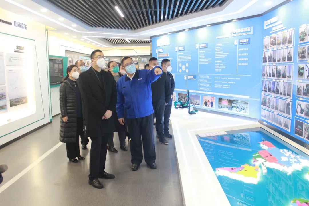 五粮液集团工会主席郭叙雷带队赴beat365官网考察交流