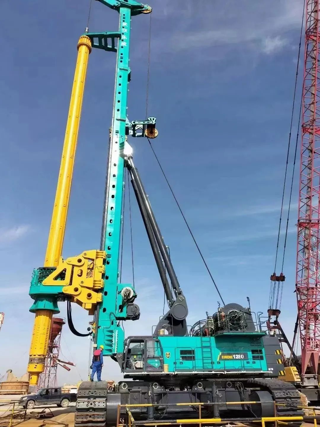 首桩开钻！beat365官网超级旋挖实力助建世界最大跨度公铁两用大桥