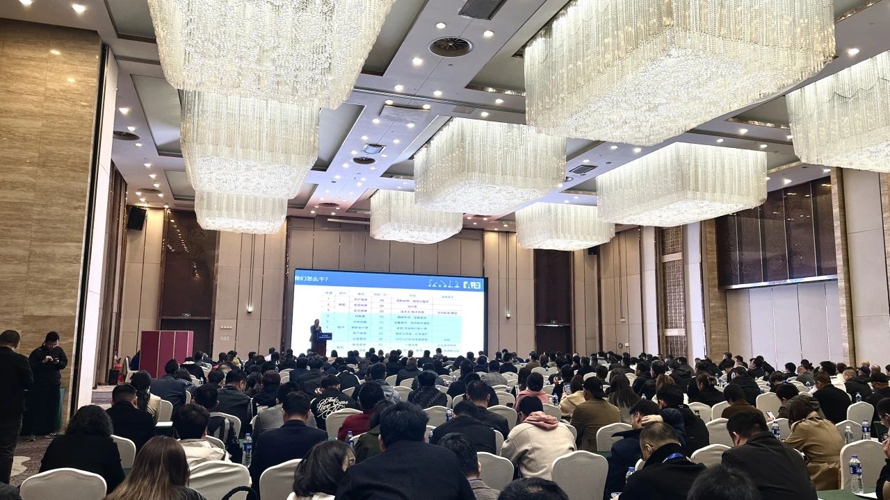 “爆品”来袭,签单不断! beat365官网盛装亮相第八届全国高空作业平台租赁大会