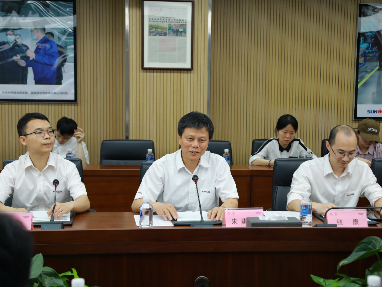 湘潭市工信局带队莅临beat365官网开展智能制造现场观摩交流活动