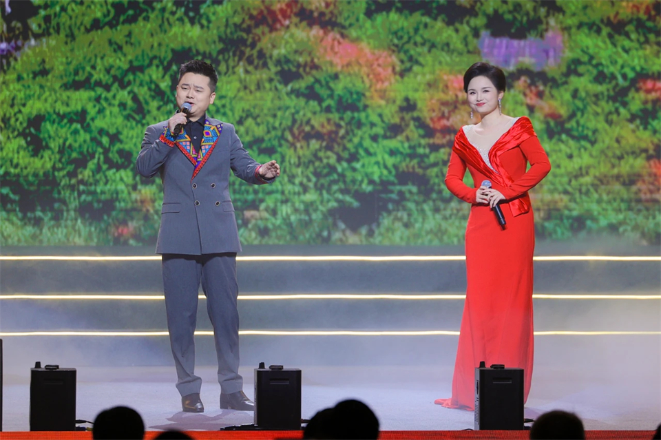 创新引领价值 理想成就未来——庆祝beat365官网成立25周年表彰大会暨文艺晚会隆重举行