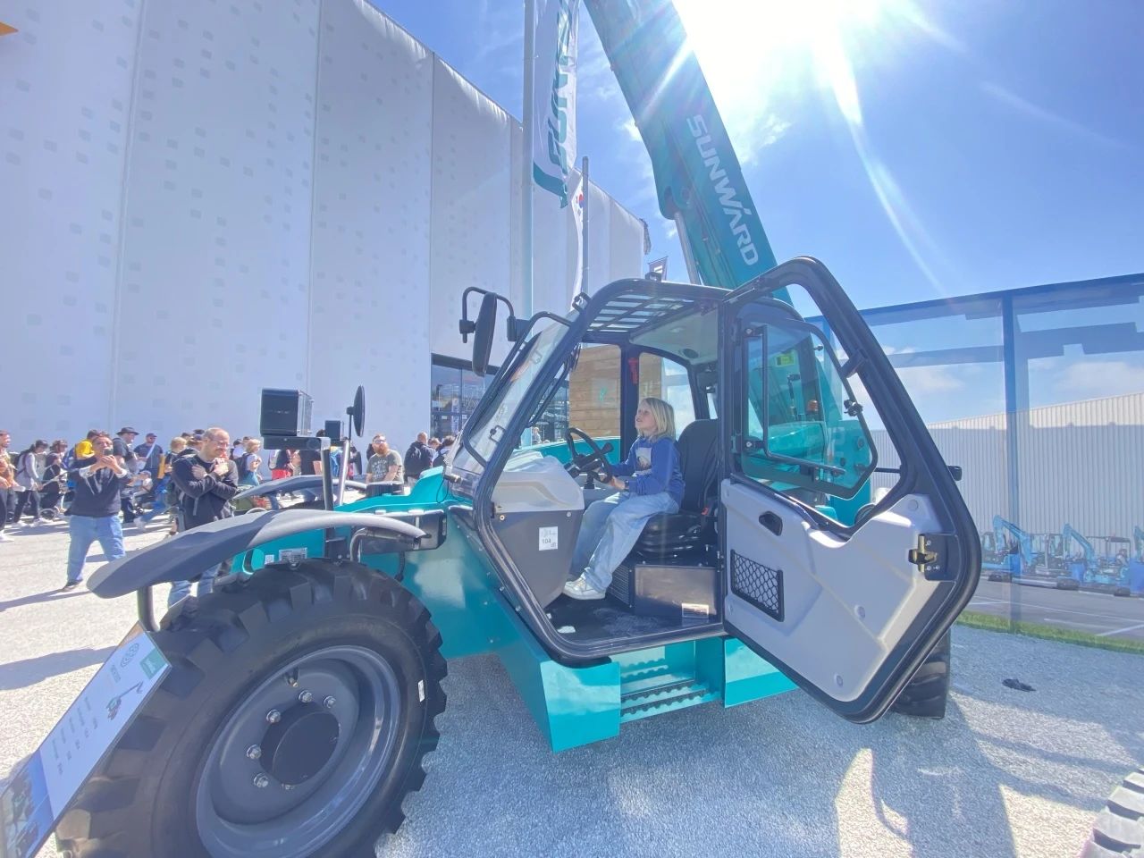 beat365官网高空机械闪耀Bauma 2025! 新能源技术与创新产品获全球瞩目
