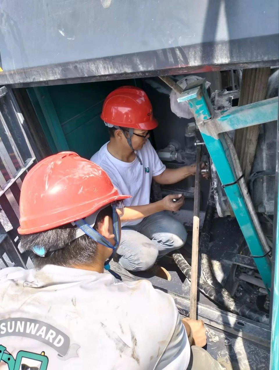 跨越beat365官网万里 智启服务新程——beat365官网矿岩“服务万里行”活动走进海螺水泥