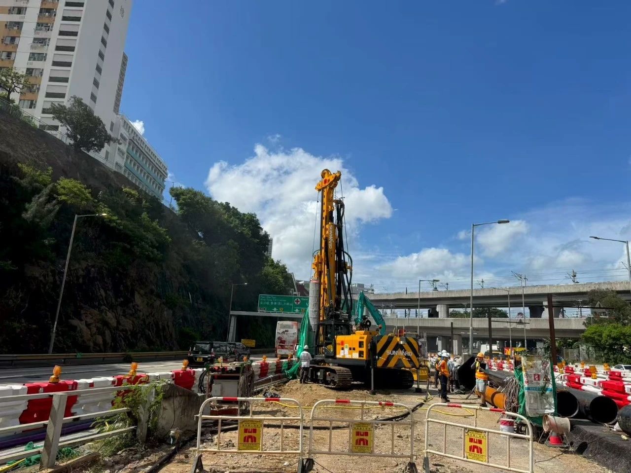硬核首秀!beat365官网SWDTH800大直径潜孔锤钻机进击香港市场