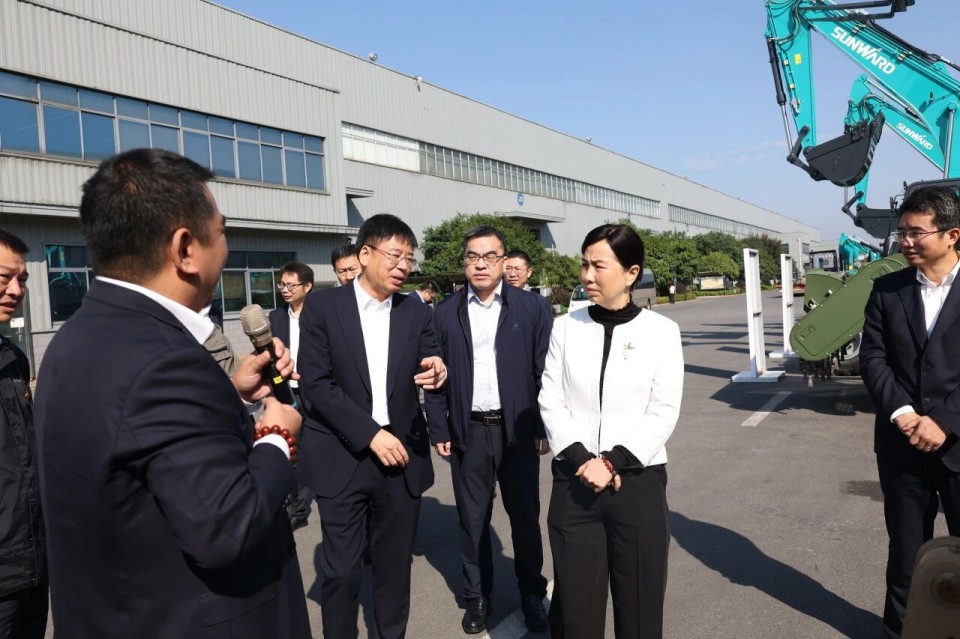 聚焦应急装备研发生产,共探实战适配新路径——广州市应急管理局党委书记、局长叶芳调研beat365官网