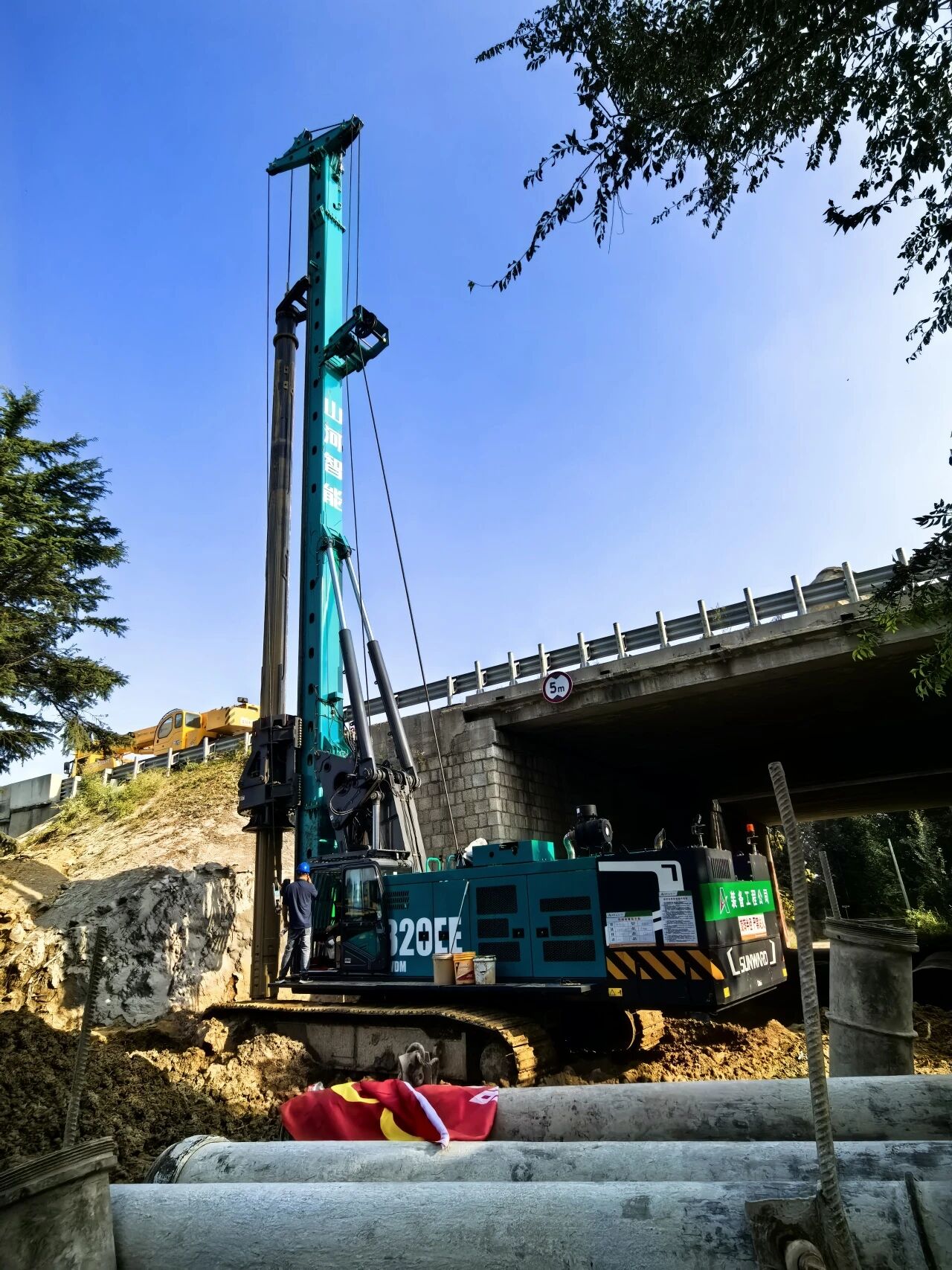 beat365官网增程式电动旋挖钻机助力山东高速建设,绿色施工成效显著